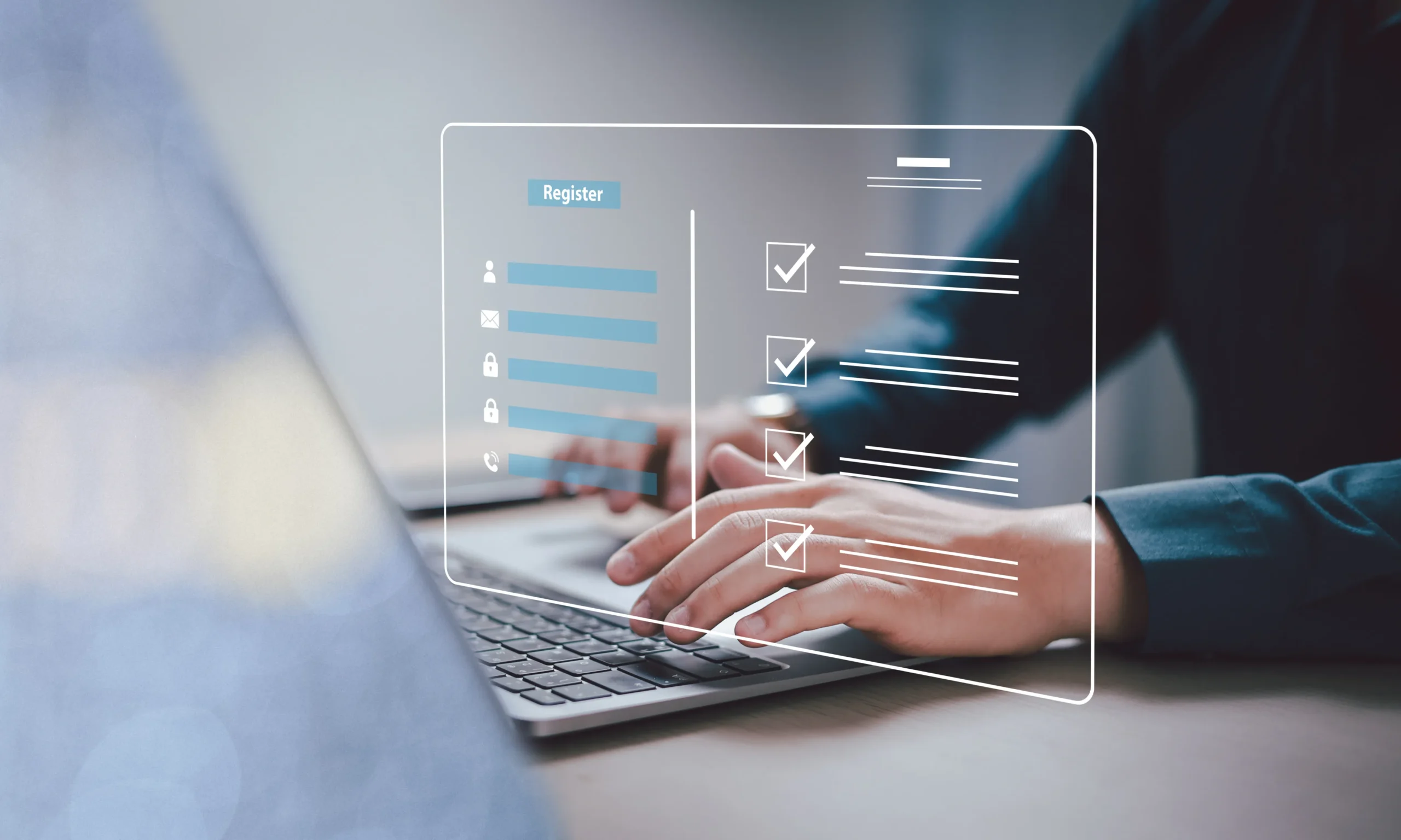 Consulente legale digita al pc portatile - Privacy e GDPR Plenio Roma